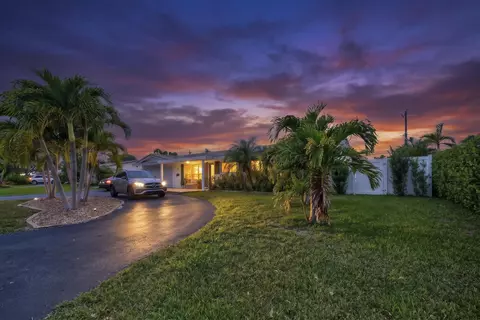 Exterior - 2231 NE 34th St, Lighthouse Point, FL 33064 photo 7 of 8