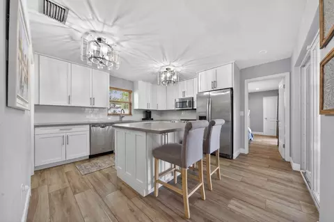 Kitchen - 2231 NE 34th St, Lighthouse Point, FL 33064 photo 2 of 4
