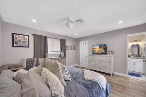 Bedroom - 2231 NE 34th St, Lighthouse Point, FL 33064 photo 3 of 6