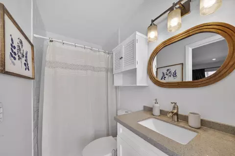Bath - 2231 NE 34th St, Lighthouse Point, FL 33064 photo 2 of 2