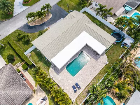 View/Area - 2231 NE 34th St, Lighthouse Point, FL 33064 photo 2 of 6