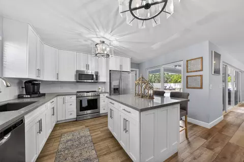 Kitchen - 2231 NE 34th St, Lighthouse Point, FL 33064 photo 3 of 4