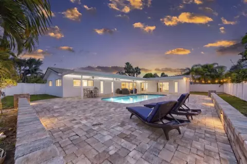 Exterior - 2231 NE 34th St, Lighthouse Point, FL 33064 photo 4 of 8