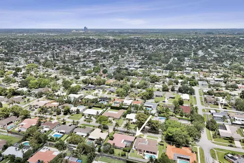 View/Area - 4200 Buchanan St, Hollywood, FL 33021 photo 6 of 8