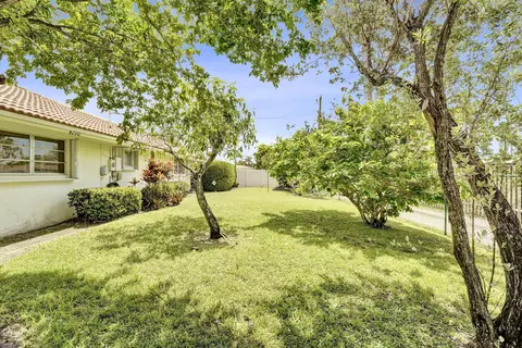 Exterior - 4200 Buchanan St, Hollywood, FL 33021 photo 6 of 9