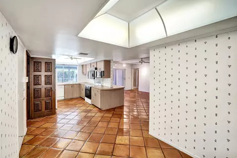 Entry Way - 4200 Buchanan St, Hollywood, FL 33021 photo 3 of 3