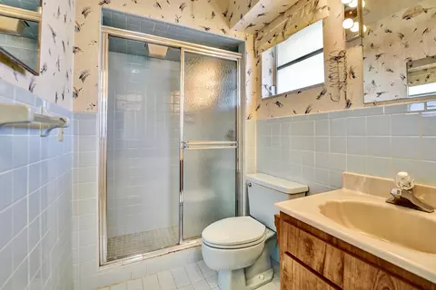 Bath - 4200 Buchanan St, Hollywood, FL 33021 photo 3 of 4