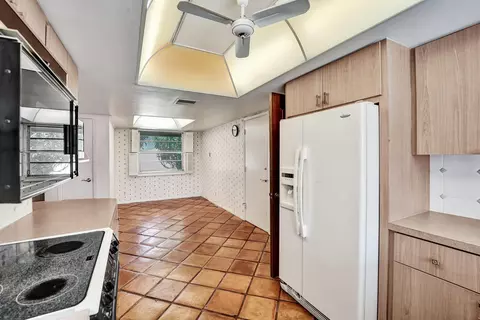 Kitchen - 4200 Buchanan St, Hollywood, FL 33021 photo 2 of 3