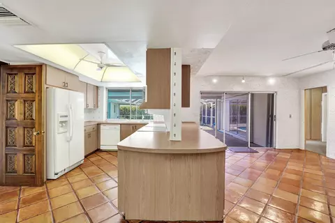Kitchen - 4200 Buchanan St, Hollywood, FL 33021 photo 3 of 3