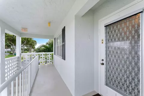 2401 Del-aire Blvd E #201, Delray Beach, FL 33445