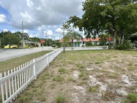 312 N 12th Ave N, Lake Worth Beach, FL 33460
