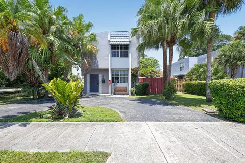 251 NE 142nd St #21A, Miami, FL 33161