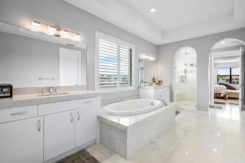 Bath - 17511 Cadena Dr, Boca Raton, FL 33496 photo 9 of 10