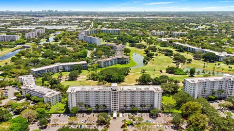 3510 Oaks Way #1002, Pompano Beach, FL 33069