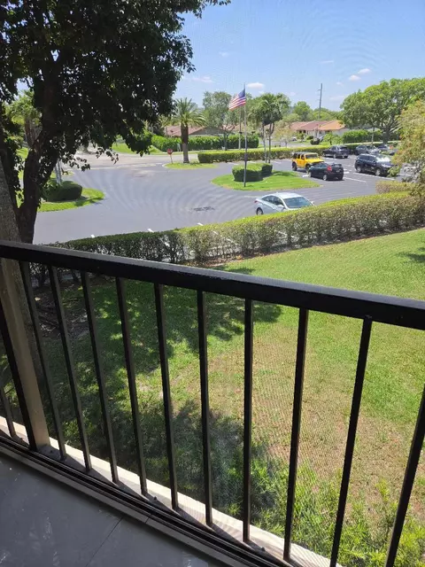5310 Las Verdes Cir #220, Delray Beach, FL 33484