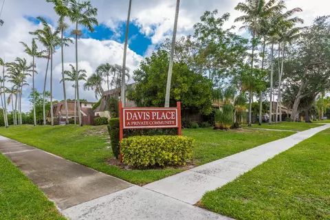 2941 Genoa Pl, West Palm Beach, FL 33406