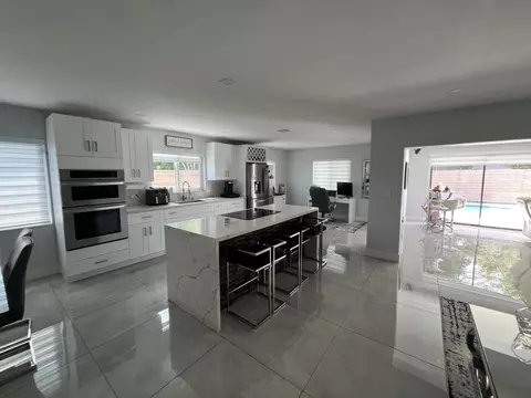 6800 SW 7th Pl, North Lauderdale, FL 33068