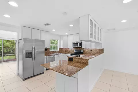Kitchen - 16582 Mellen Ln, Jupiter, FL 33478 photo 1 of 2
