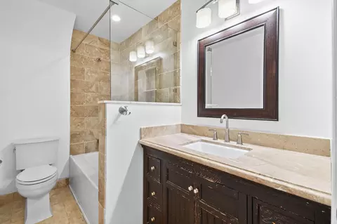 Bath - 16582 Mellen Ln, Jupiter, FL 33478 photo 4 of 4