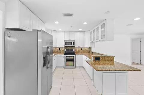 Kitchen - 16582 Mellen Ln, Jupiter, FL 33478 photo 2 of 2