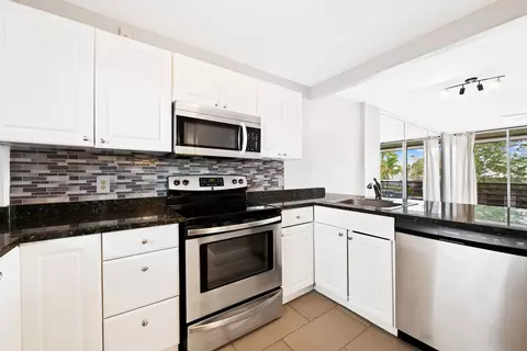 113 Royal Park Dr #2H, Oakland Park, FL 33309