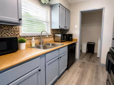 Kitchen - 1806 John Rd, Clewiston, FL 33440 photo 2 of 2