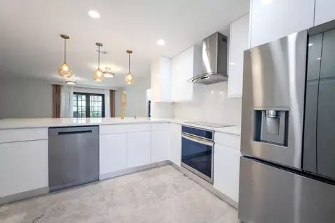 576 Westree Ln, Plantation, FL 33324