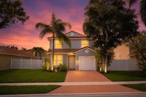 8102 Pelican Harbour Dr, Lake Worth, FL 33467