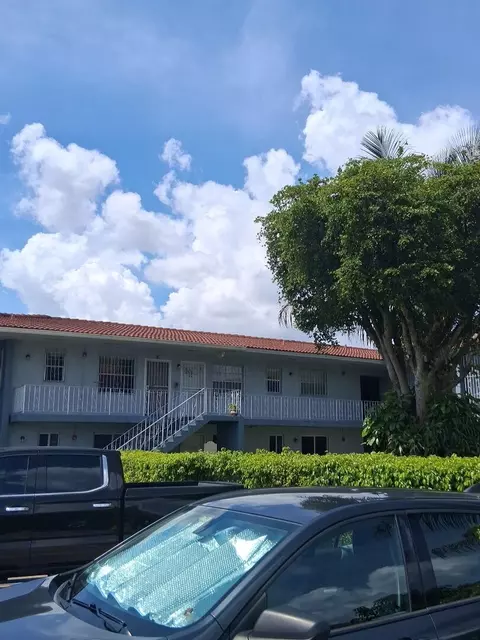 4050 NW 135th St #15-9, Opa Locka, FL 33054