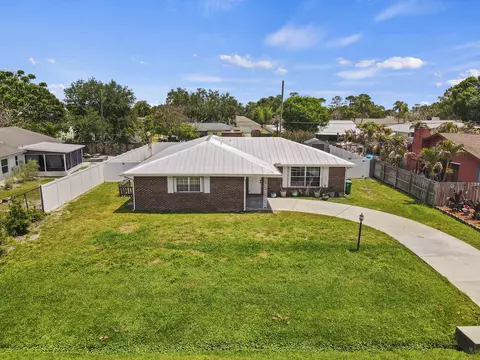 1609 SE Clearmont St, Port Saint Lucie, FL 34983
