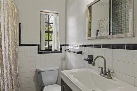 Bath - 536 SE 16th Ave, Okeechobee, FL 34974 photo 1 of 1