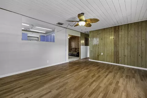 Living - 536 SE 16th Ave, Okeechobee, FL 34974 photo 2 of 5