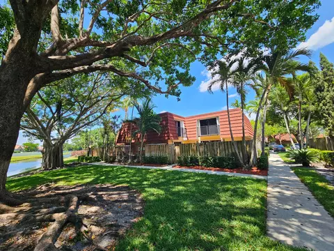 9982 NW 6th Ct, Plantation, FL 33324