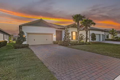 786 SE Courances Dr, Port Saint Lucie, FL 34984
