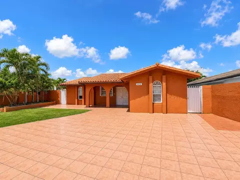 4210 W 10th Ct, Hialeah, FL 33012
