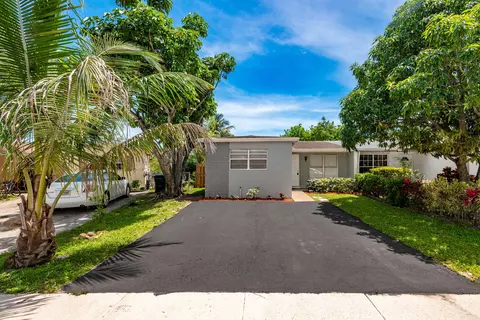 6560 SW 20th St, North Lauderdale, FL 33068