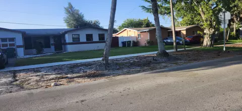 4841 NW 19th St, Lauderhill, FL 33313