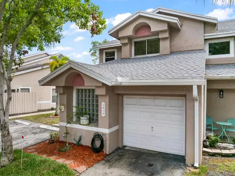 2030 Discovery Cir E, Deerfield Beach, FL 33442