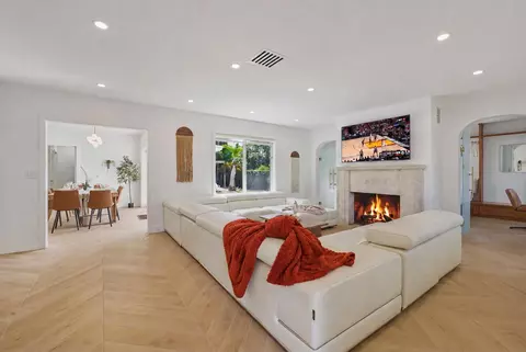 610 NE 16th Ter, Fort Lauderdale, FL 33304