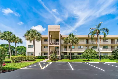 5550 Witney Dr #102, Delray Beach, FL 33484