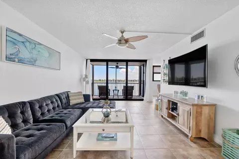 106 Lake Emerald Dr #308, Oakland Park, FL 33309