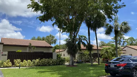 21952 Cypress Dr #40, Boca Raton, FL 33433
