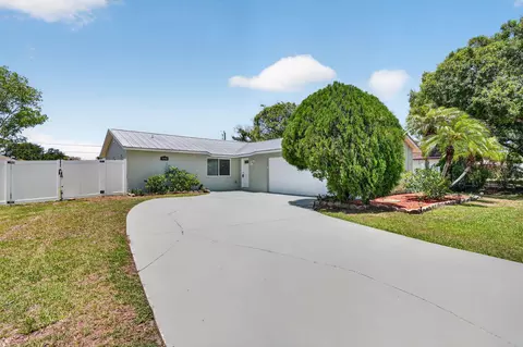 2190 SW Kail St, Port Saint Lucie, FL 34984