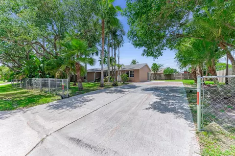 9159 Honeywell Rd, Lake Worth, FL 33467