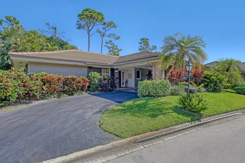652 Cypress Key Cir, Atlantis, FL 33462