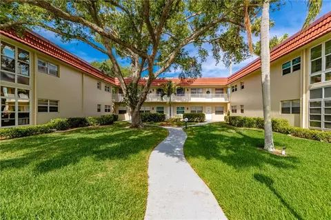 17 Vista Palm Ln #201, Vero Beach, FL 32962