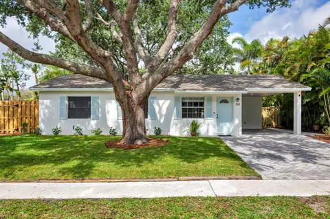 808 Iroquois St, Jupiter, FL 33458