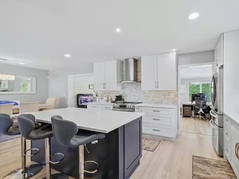 Kitchen - 2020 NE 26th St, Lighthouse Point, FL 33064 photo 6 of 7