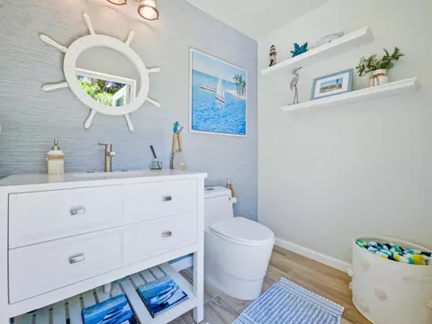 Bath - 2020 NE 26th St, Lighthouse Point, FL 33064 photo 1 of 5