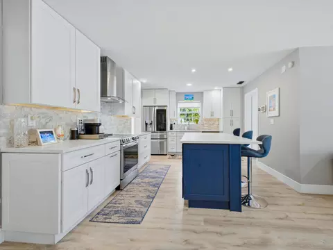 Kitchen - 2020 NE 26th St, Lighthouse Point, FL 33064 photo 2 of 7